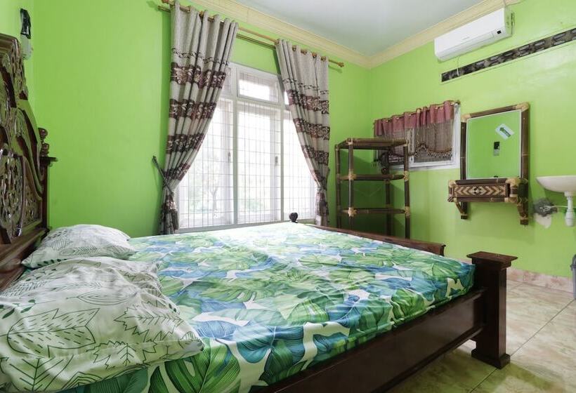 فندق Waroeng Transit & Depary Homestay