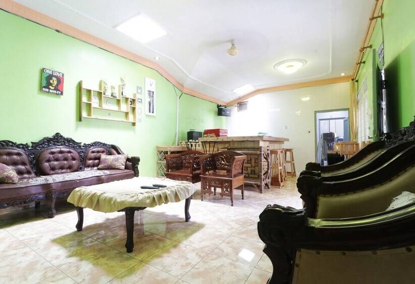 فندق Waroeng Transit & Depary Homestay