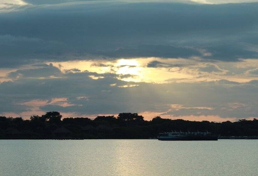 בית מלון כפרי White Sandy Beach Menjangan