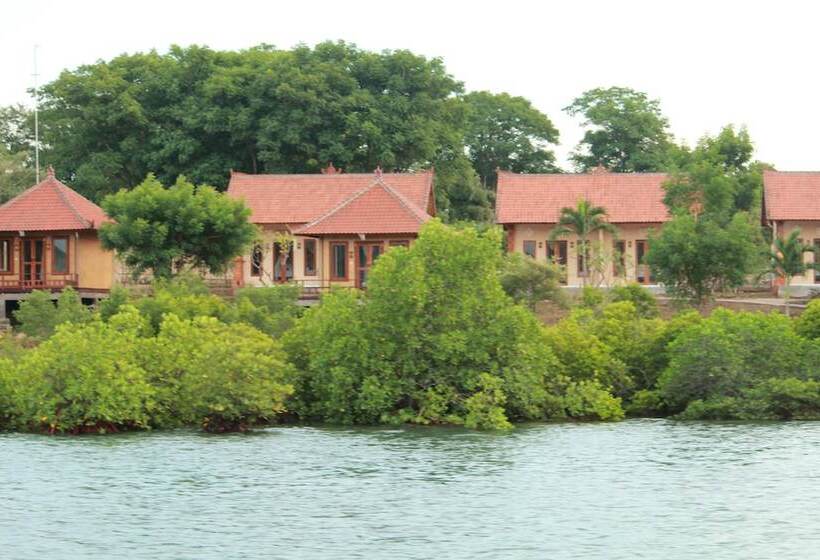 בית מלון כפרי White Sandy Beach Menjangan