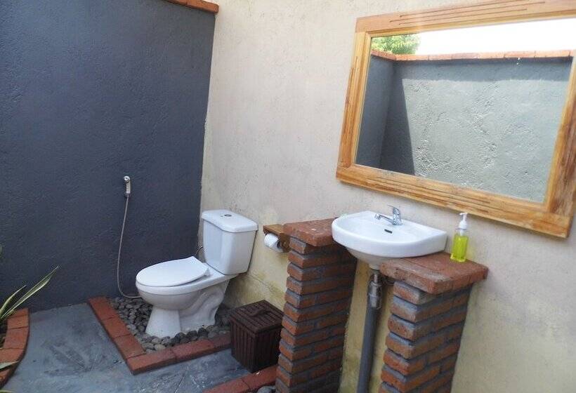 בית מלון כפרי White Sandy Beach Menjangan