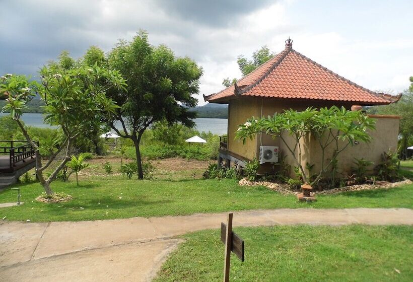 בית מלון כפרי White Sandy Beach Menjangan