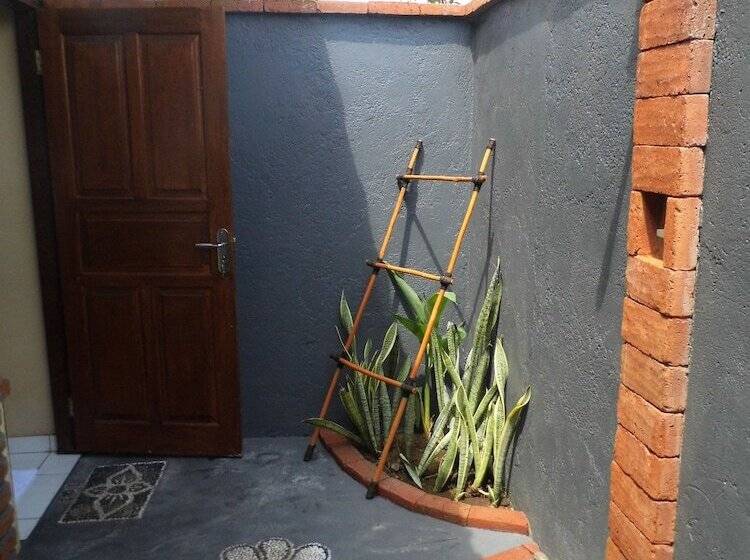 בית מלון כפרי White Sandy Beach Menjangan