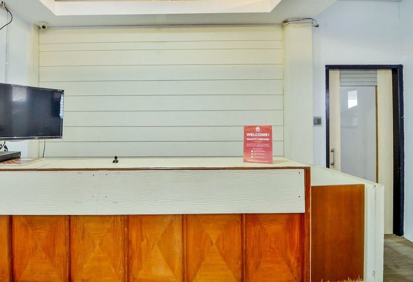 호텔 Zen Rooms Near Darmawangsa Syariah