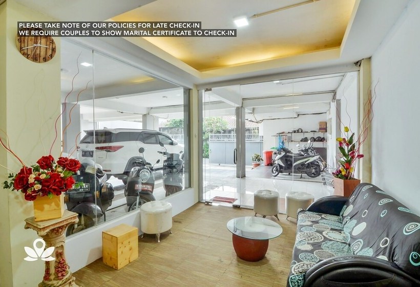 호텔 Zen Rooms Near Darmawangsa Syariah