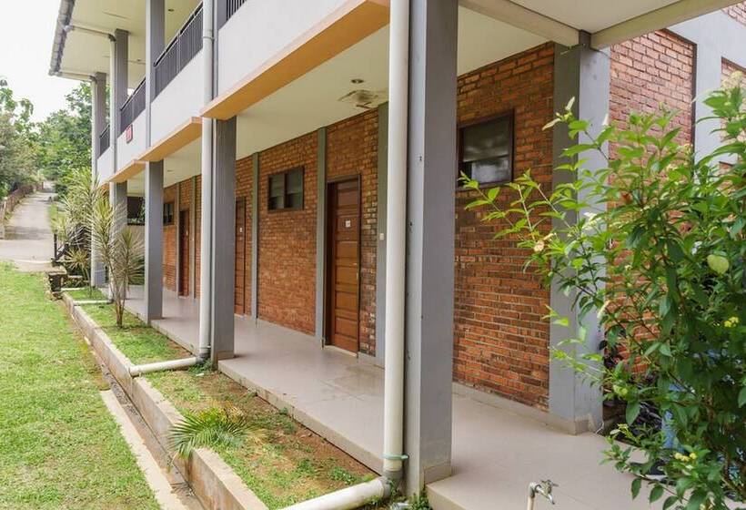 膳宿费 Reddoorz Plus At Hotel Negeri Baru Lodaya Puncak