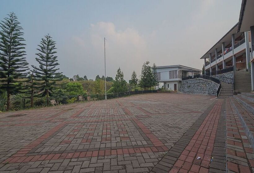 膳宿费 Reddoorz Plus At Hotel Negeri Baru Lodaya Puncak