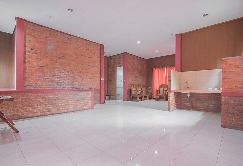 膳宿费 Reddoorz Plus At Hotel Negeri Baru Lodaya Puncak