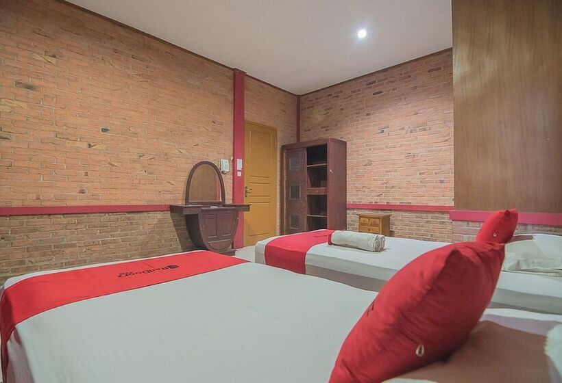 膳宿费 Reddoorz Plus At Hotel Negeri Baru Lodaya Puncak