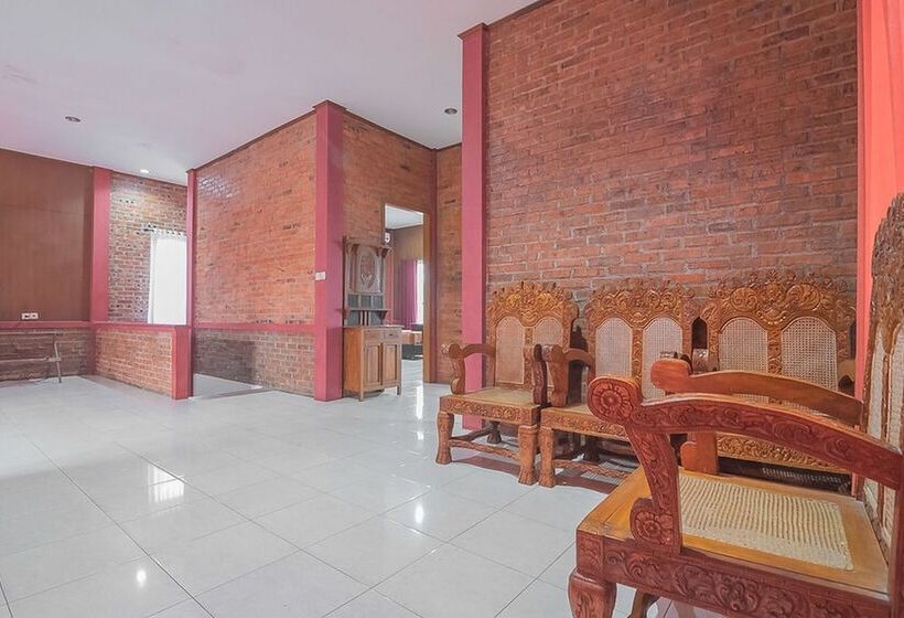 膳宿费 Reddoorz Plus At Hotel Negeri Baru Lodaya Puncak