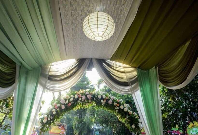 Пансион The Garden Family Guest House