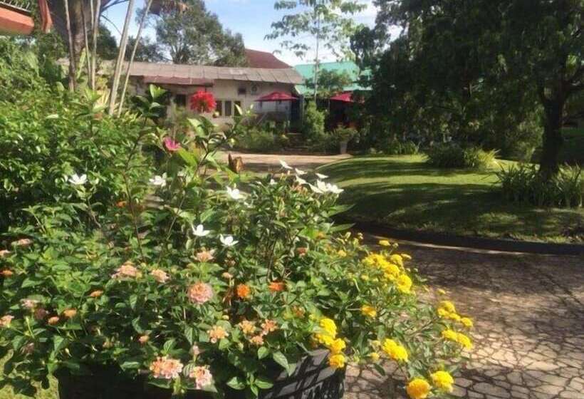 Пансион The Garden Family Guest House