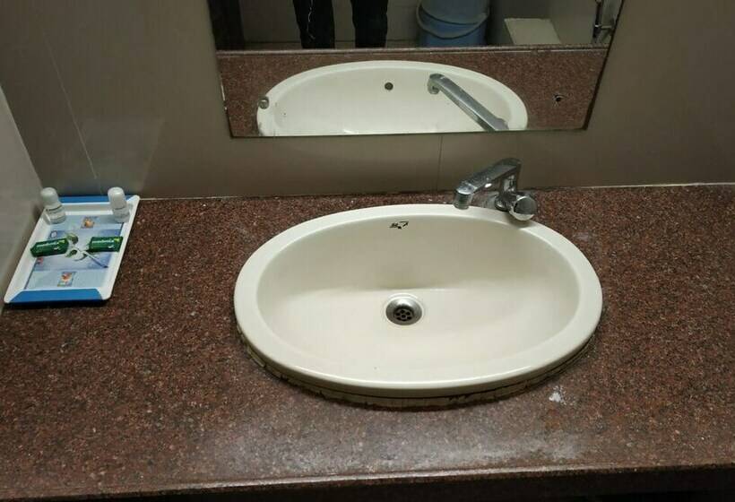 Fabhotel Rishivan