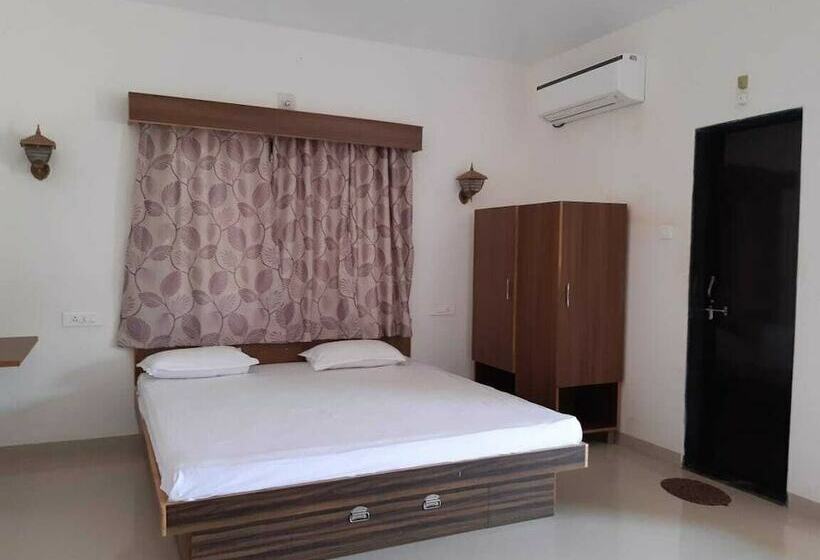 Aranya Kutir Resort   Hostel