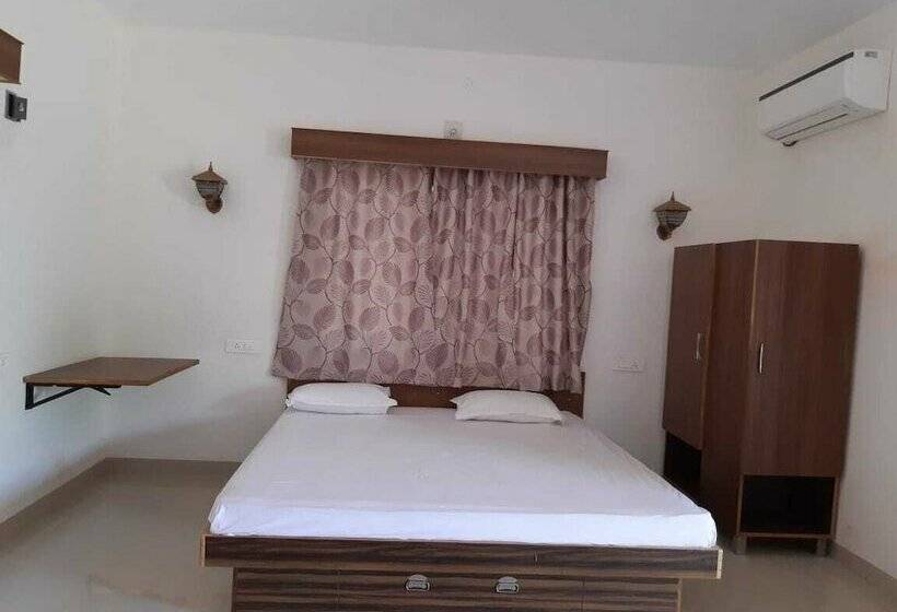 Aranya Kutir Resort   Hostel