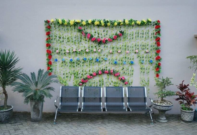 旅馆 Carina Hotel By Oyo Rooms