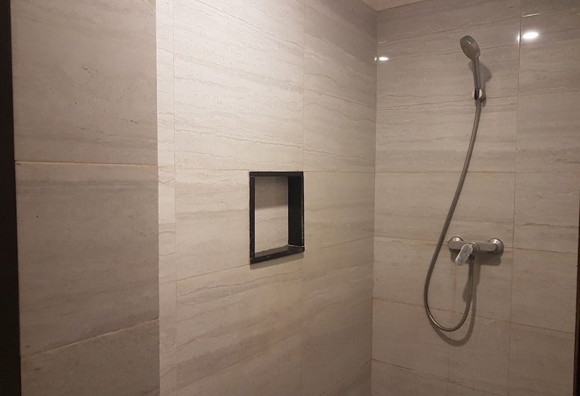 فندق صغير Ostin By Oyo Rooms