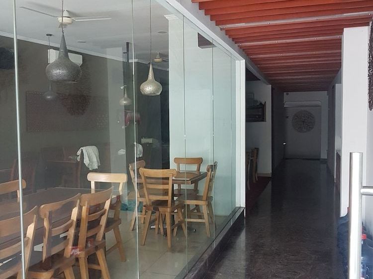 فندق صغير Ostin By Oyo Rooms