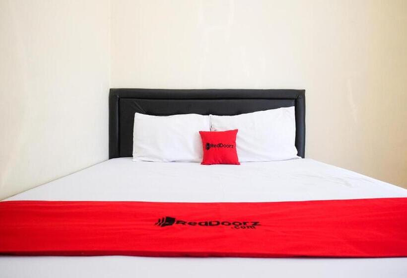 فندق صغير Reddoorz At Putri Syariah Brebes