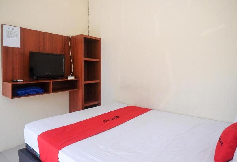 הוסטל Reddoorz At Putri Syariah Brebes