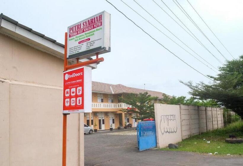 הוסטל Reddoorz At Putri Syariah Brebes