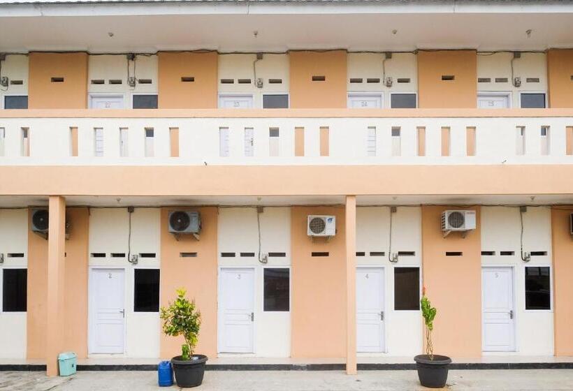 فندق صغير Reddoorz At Putri Syariah Brebes