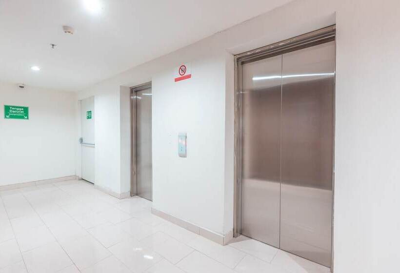 فندق صغير Sentul Tower By Oyo Rooms