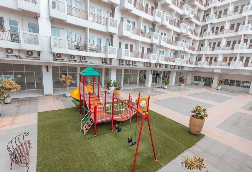 فندق صغير Sentul Tower By Oyo Rooms