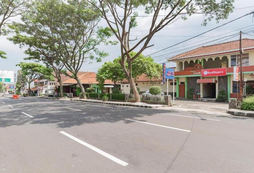 ユースホステル Spot On 1708 Hotel Budi Famili 1 Syariah