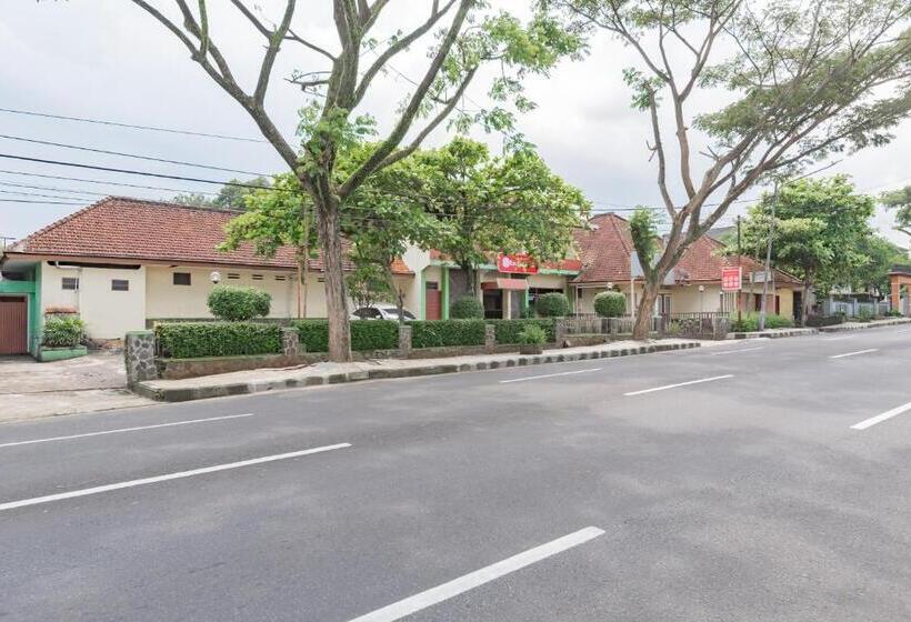 ユースホステル Spot On 1708 Hotel Budi Famili 1 Syariah