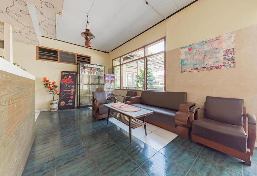 ユースホステル Spot On 1708 Hotel Budi Famili 1 Syariah