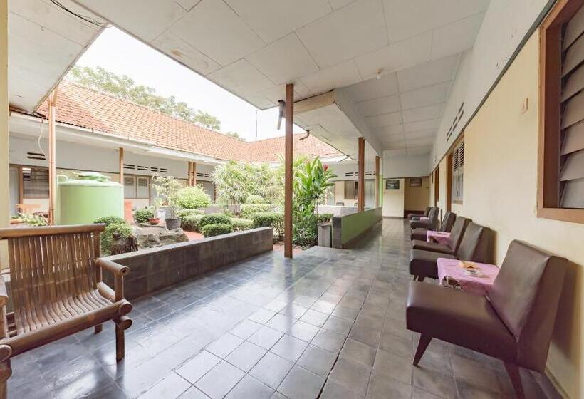 ユースホステル Spot On 1708 Hotel Budi Famili 1 Syariah