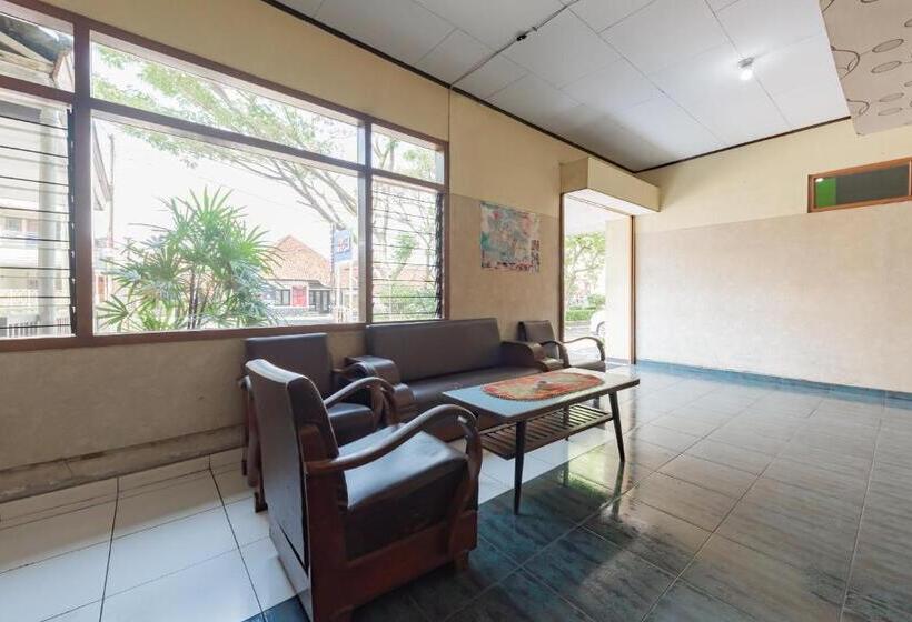 ユースホステル Spot On 1708 Hotel Budi Famili 1 Syariah