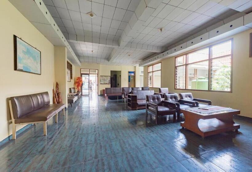 ユースホステル Spot On 1708 Hotel Budi Famili 1 Syariah