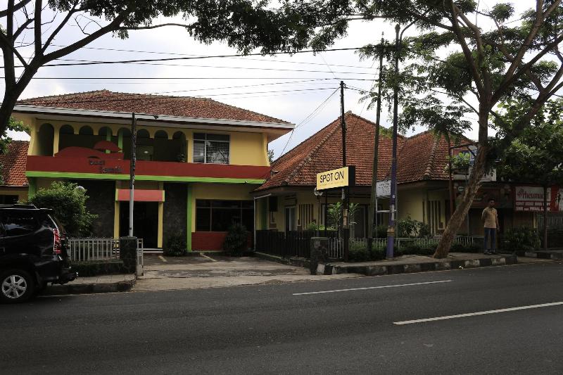 ユースホステル Spot On 1708 Hotel Budi Famili 1 Syariah