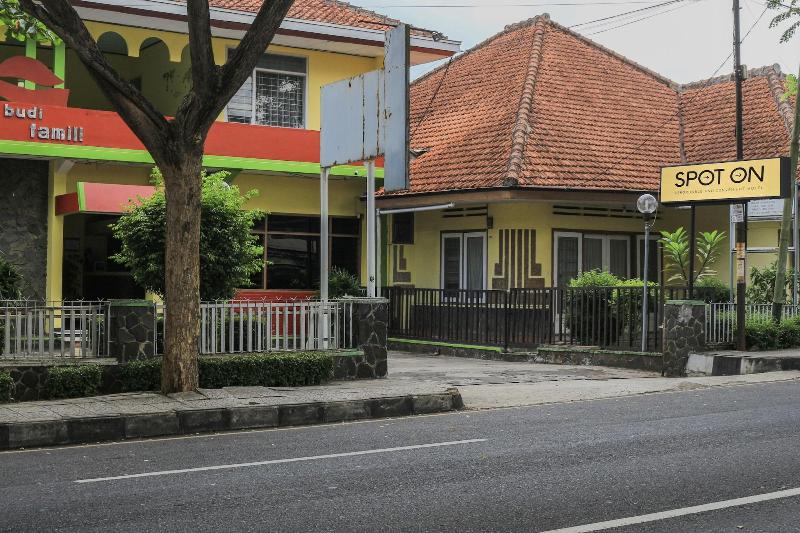 ユースホステル Spot On 1708 Hotel Budi Famili 1 Syariah