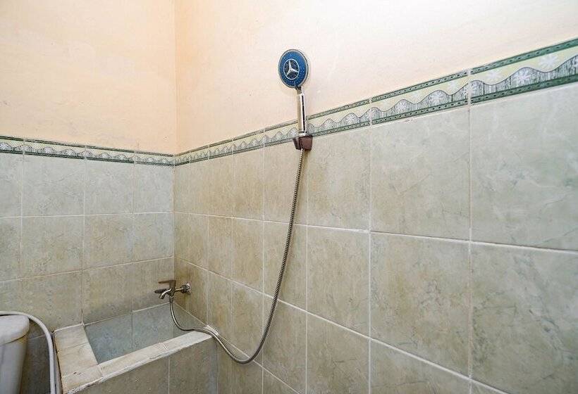 Общежитие Spot On 2011 Hotel Mekar Sari