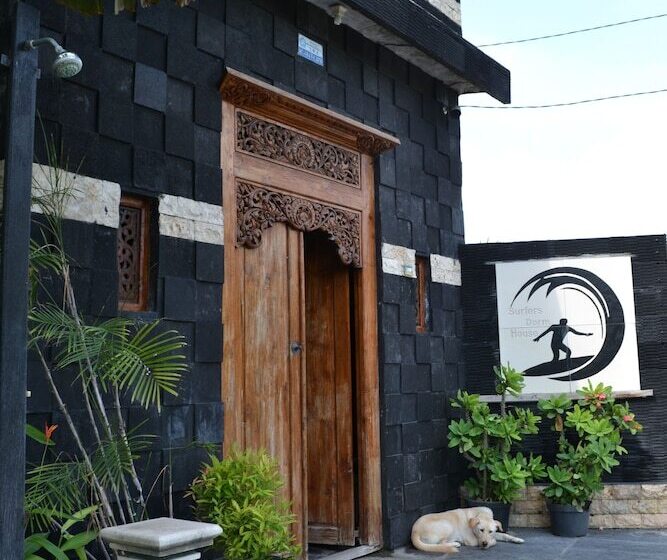 הוסטל Surfers Dorm House