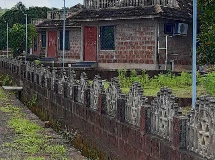 Aranya Kutir Resort   Hostel