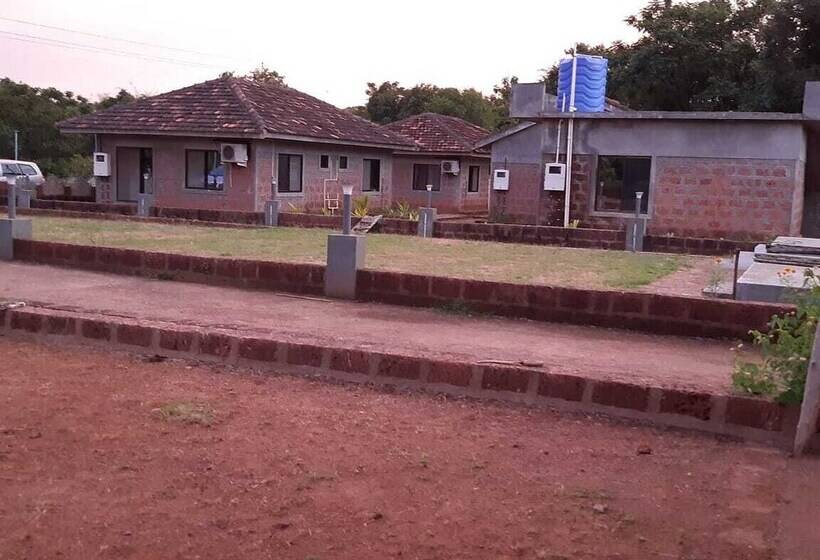 Aranya Kutir Resort   Hostel