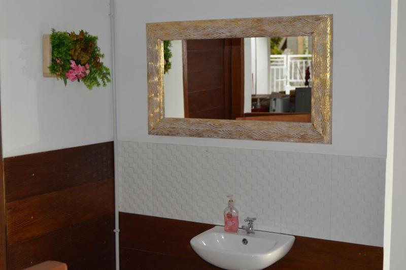 Askara Guest House   Hostel