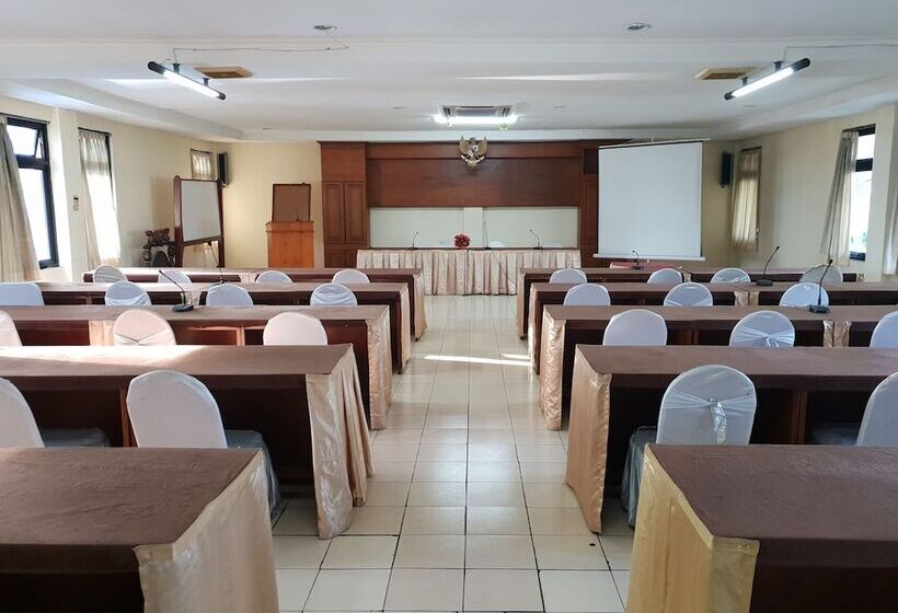 Bed and Breakfast Cisarua Indah Cottage