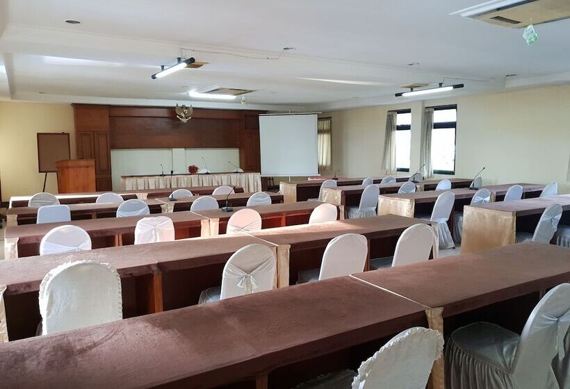 ベッドアンドブレックファースト Cisarua Indah Cottage