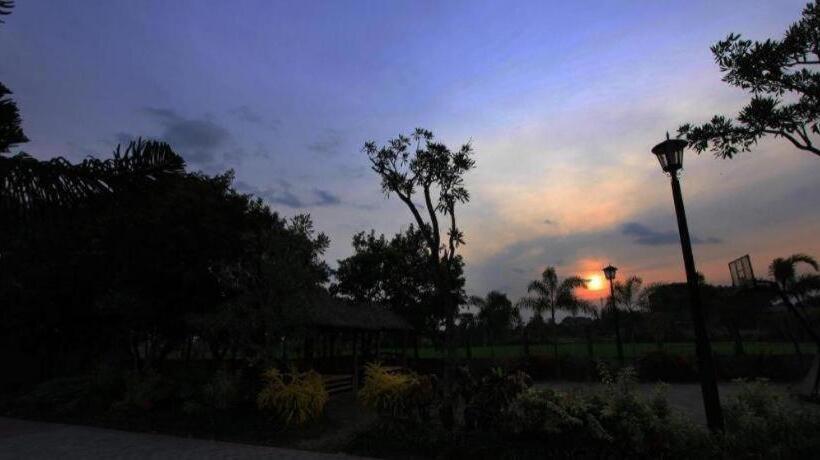 مبيت وإفطار Griya Gendhis Saraswati Boutique