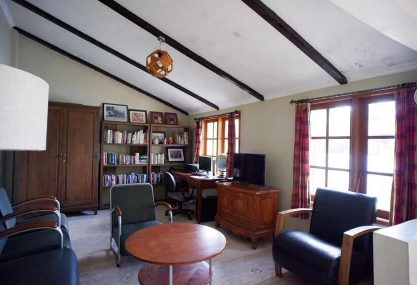 مبيت وإفطار Griya Gendhis Saraswati Boutique