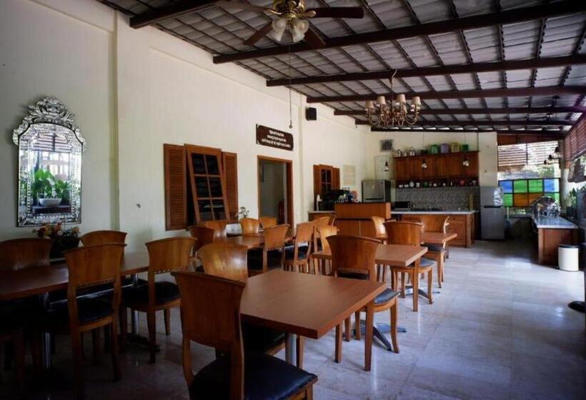 مبيت وإفطار Griya Gendhis Saraswati Boutique