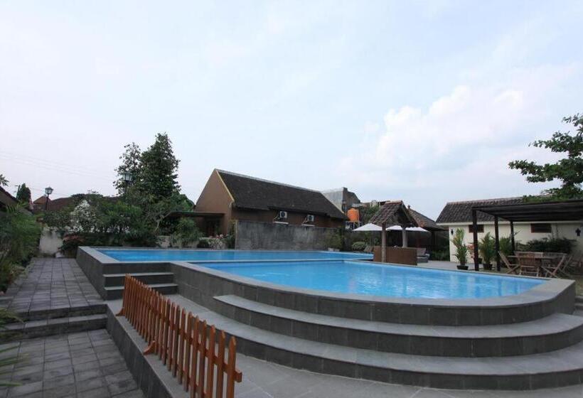 مبيت وإفطار Griya Gendhis Saraswati Boutique