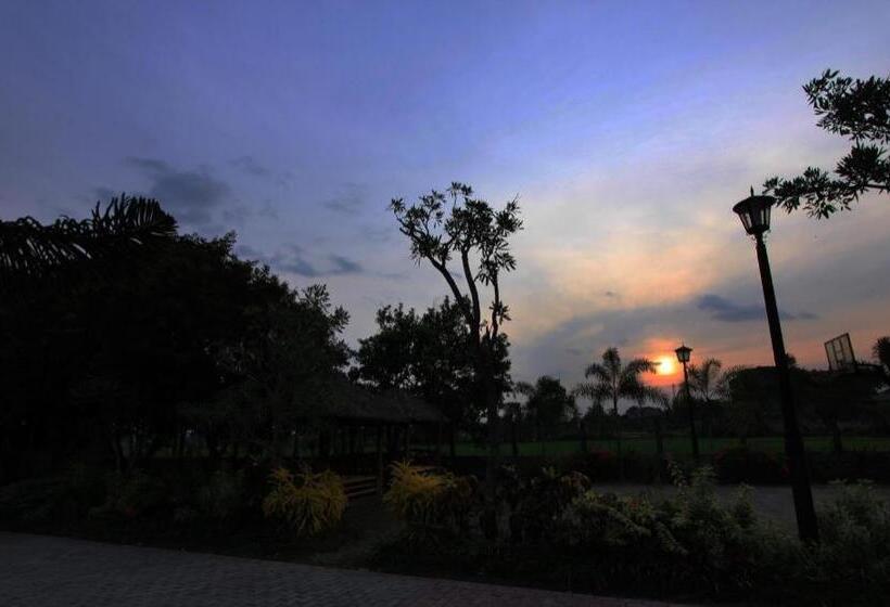 مبيت وإفطار Griya Gendhis Saraswati Boutique