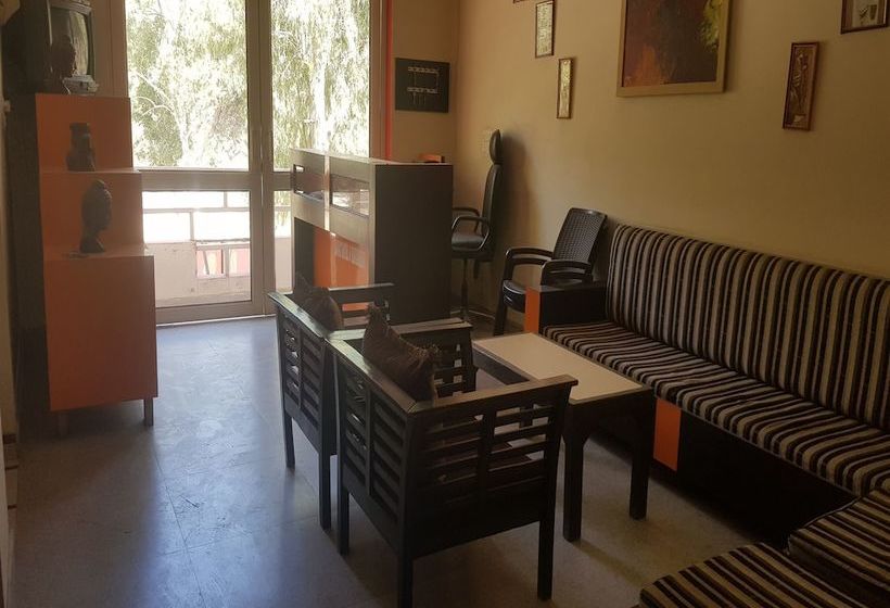 Dawat Hotel By Oyo Rooms