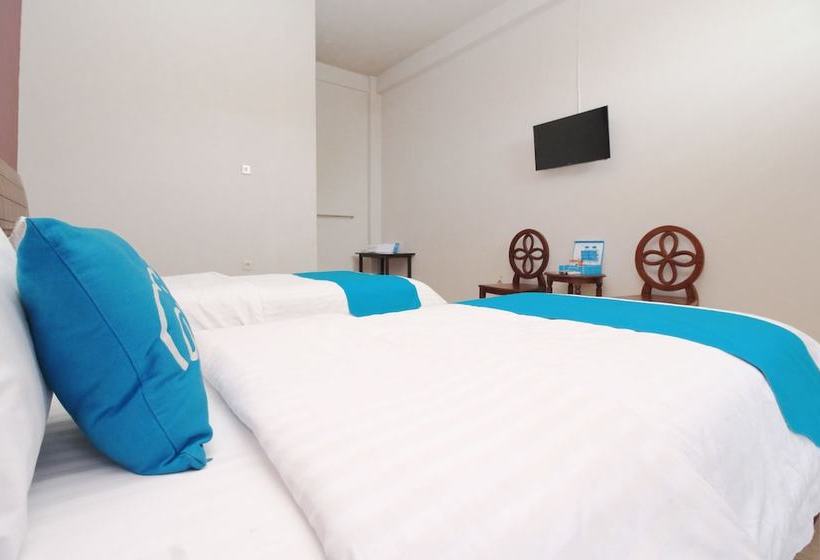 ホテル Airy Terminal Beriman Tomohon